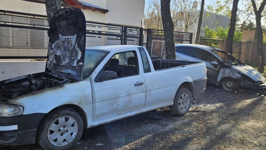 Incendiaron intencionalmente cuatro autos en simultáneo
