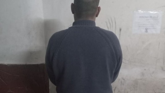 Detuvieron a un hombre acusado de incendiar una casa en zona sudoeste: fue golpeado con una botella por el dueño