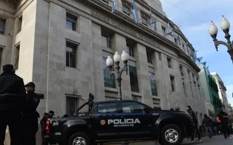 Desalojaron una escuela en zona oeste de Rosario por una amenaza de bomba