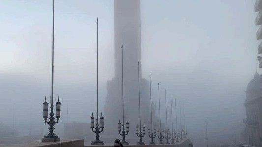 Tiempo en Rosario: la neblina invade la ciudad y alertan por escasa visibilidad