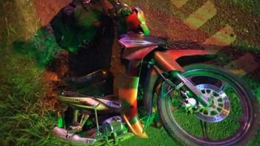 Una motociclista se encuentra internada en estado crítico producto de un siniestro vial