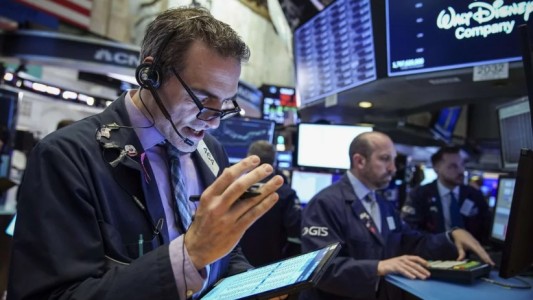 Mercados: las acciones argentinas comienzan otra semana cotizando a la baja