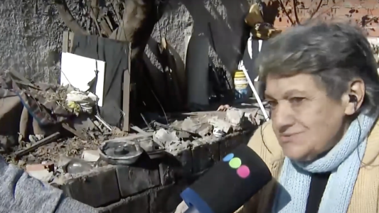 Una familia lo perdió todo tras un incendio y pide ayuda para reconstruir su casa