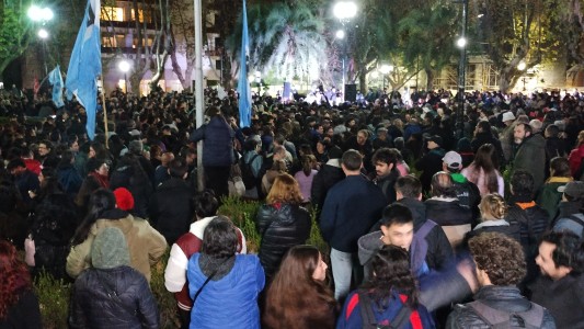 Manifestación en Rosario contra la condena a Cristina Kirchner
