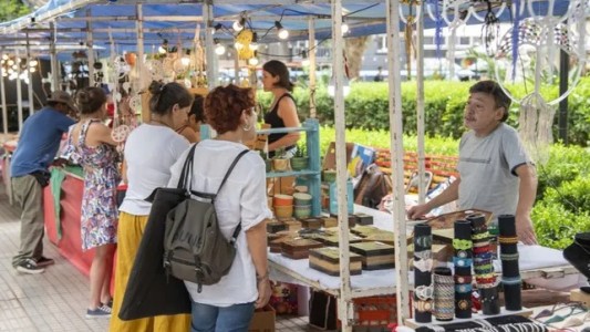 Celebrar con sentido: una feria solidaria en plaza Pringles por el Día del Padre