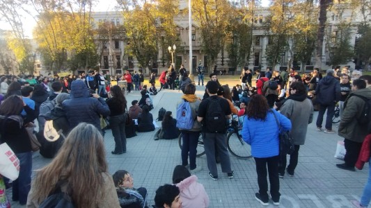 Estudiantes decidieron tomar la Facultad de Derecho tras el fallo contra Cristina Fernández de Kirchner