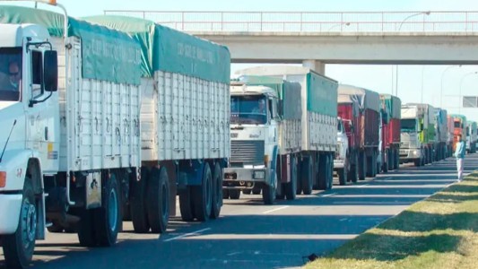 Tragedia en Timbúes: un camionero murió tras ser embestido por otro vehículo en la planta Renova