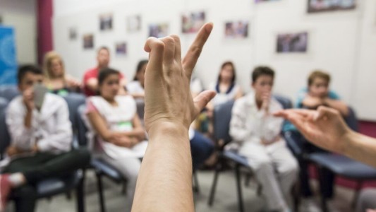 La UNR es la primera universidad pública del país en certificar Lengua de Señas con aval internacional