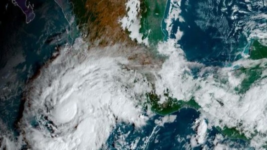 El huracán Erick evoluciona a categoría 4 y anticipa su impacto en sur de México