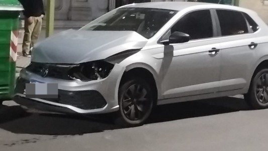 Siniestro vial: dos autos colisionaron en pleno centro de la ciudad