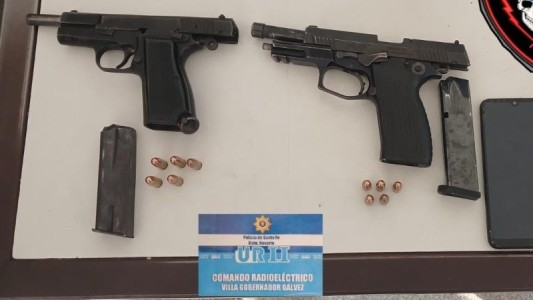 Detuvieron a cuatro personas armadas en un auto: secuestraron dos pistolas