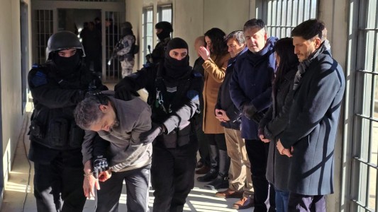 Comisarías sin presos: Pullaro supervisó el traslado de los detenidos a los pabellones