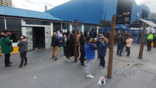 Largas filas y malestar entre hinchas de Rosario Central por la venta de abonos para el segundo semestre