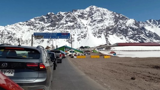 Cierran el Paso Cristo Redentor por fuertes nevadas pronosticadas en Mendoza