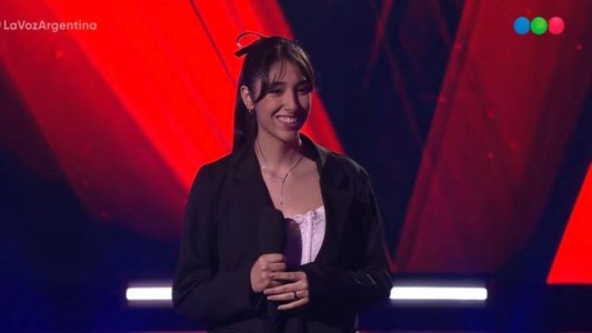 Una joven de Rosario deslumbró en La Voz Argentina, pero el jurado no se dió vuelta y se arrepintió