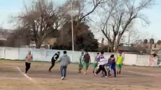 Tensión en la Liga Sanlorencina: golpes, expulsiones y balas de goma