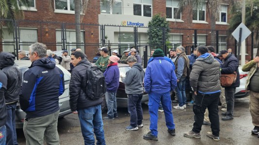 Gasistas se manifestaron frente a Litoral Gas por demoras en los trámites administrativos
