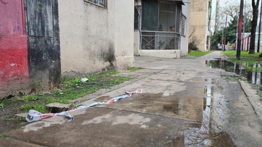 Balearon un complejo Fonavi: un joven herido y cinco vainas servidas