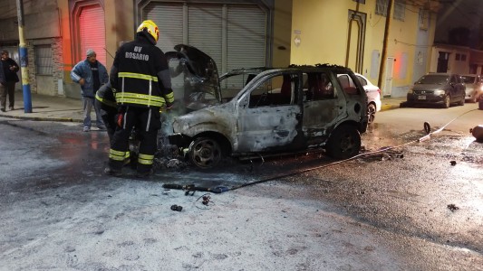 Se incendió un auto en Vélez Sarsfield y Alberdi