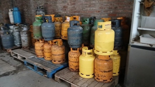 Barrio Triángulo: clausuraron una distribuidora mayorista con 30 garrafas sin medidas de seguridad