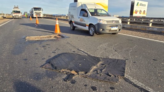 Se desprendió un arreglo ubicado en el km 283 de la autopista Rosario-Buenos Aires