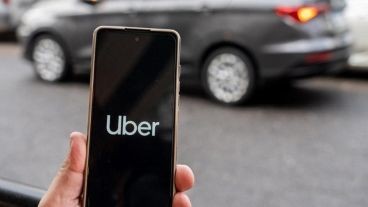 Uber suspendió temporalmente al conductor acusado de desviar el viaje de una pasajera en Rosario