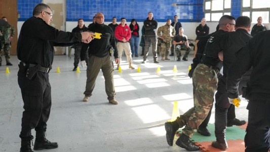 Comenzó la capacitación policial para el uso de las pistolas Taser