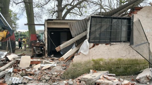 Derribaron un inmueble vinculado a un homicidio por balacera