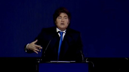 Milei disertó en la Bolsa de Comercio de Rosario