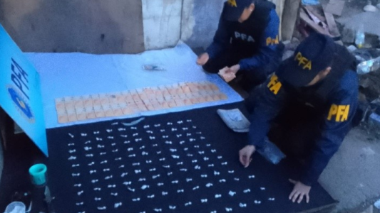 Allanamientos en Rosario terminan con siete detenidos e incautación de drogas y armas