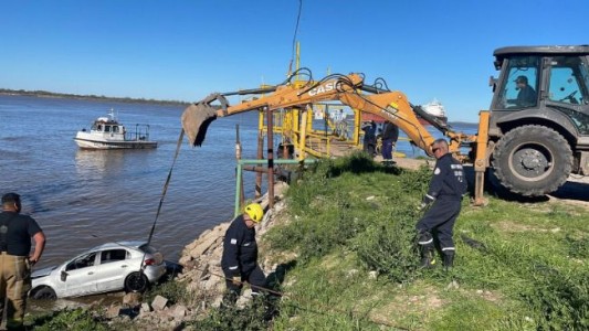 Encontraron un auto hundido en el Río Paraná: tenía pedido de secuestro por robo