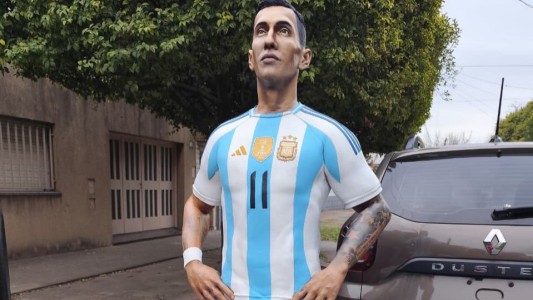 La ciudad rinde homenaje a Di María con una estatua a escala real
