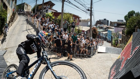 Adrenalina pura: un mendocino vuela en el Red Bull de Génova