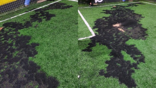 Atacaron una cancha de fútbol con bombas molotov