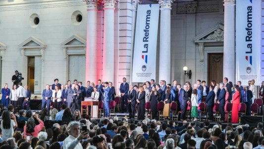 Autoridades de los tres poderes, representantes de la sociedad civil y vecinos ya juraron la nueva Constitución de la Provincia