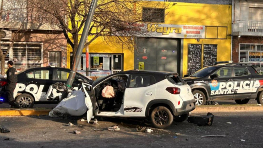 Trágico siniestro vial: una mujer muere y un hombre resulta herido tras colisión contra columna