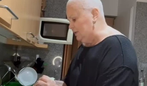 “No voy a esperar a la parca acostada”: Marta González, la lucha contra el cáncer y su regreso al teatro