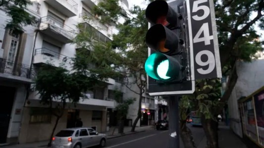 Plan de reorganización y modernización del tránsito: semáforos con IA y cambios en el estacionamiento