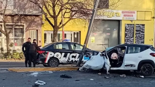 Falleció el segundo ocupante del auto que se estrelló contra una columna en avenida Ovidio Lagos