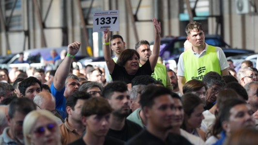 Pullaro: "Con esta subasta única en el país le demostramos a los delincuentes que la plata ilegal que hicieron no les sirve para nada"