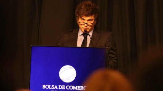 Milei aseguró que el "pánico político" hace subir el riesgo país y pidió "seguir para adelante"