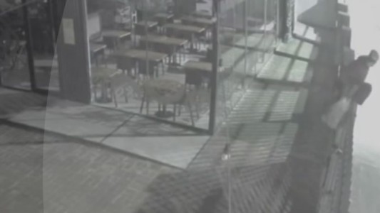 Intentó robar en un bar, la alarma lo delató y terminó detenido a una cuadra