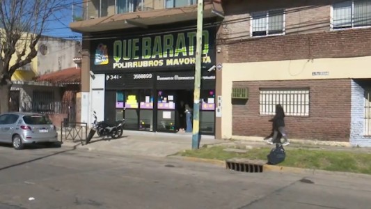 Violento robo a un comercio: amenazaron a los empleados con un revólver