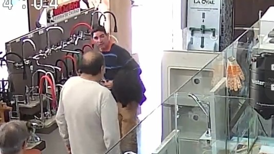 Dos mecheros robaron en una ferretería de zona sur: se llevaron una bomba presurizadora