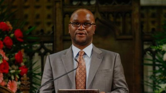 El embajador de Sudáfrica en Francia fue encontrado muerto en la puerta de un hotel de París