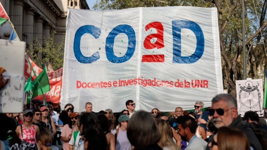 Paro docente en la UNR este jueves en rechazo al veto presidencial a la ley universitaria