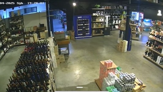 El mechero de la vinería: se hizo pasar por cliente y se llevó un whisky de 100.000 pesos