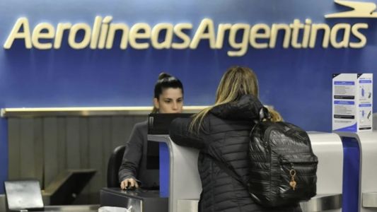 Asambleas de pilotos afectan a casi un centenar de vuelos de Aerolíneas Argentinas