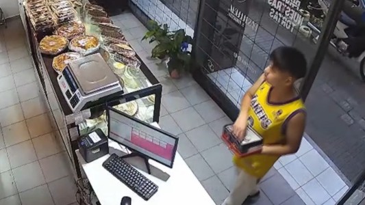 Robo en una panadería del macrocentro: se llevó el celular en cuestión de segundos