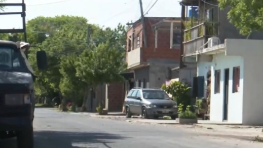 Ráfaga de disparos: balearon cuatro viviendas y un auto